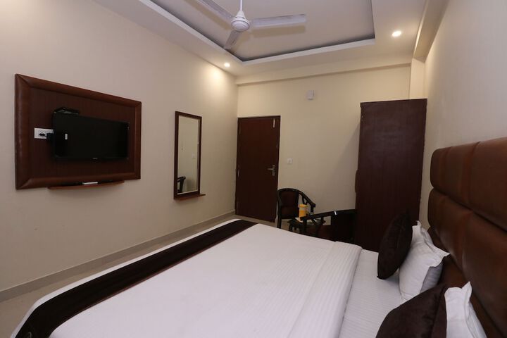 Room 8 of 35