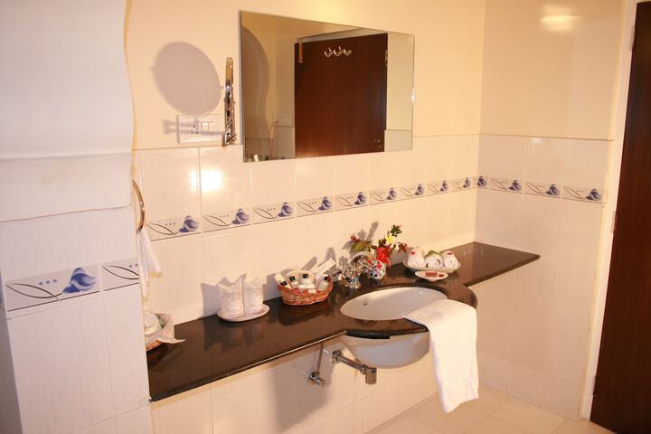 Room 15 of 33
