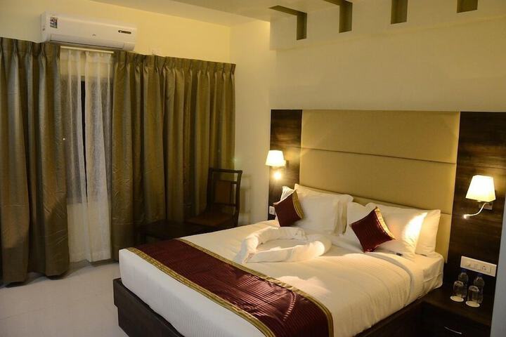 Room 6 of 11