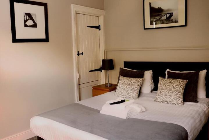 Room 2 of 64