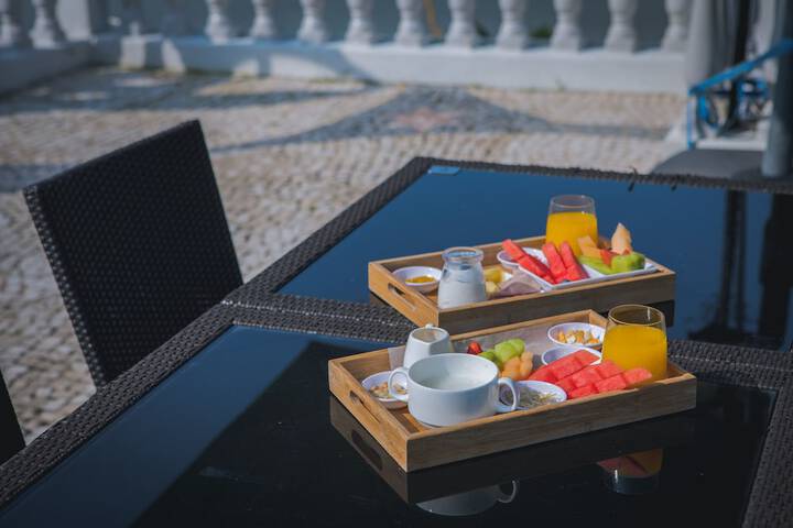 Breakfast/Coffee Service 72 of 124