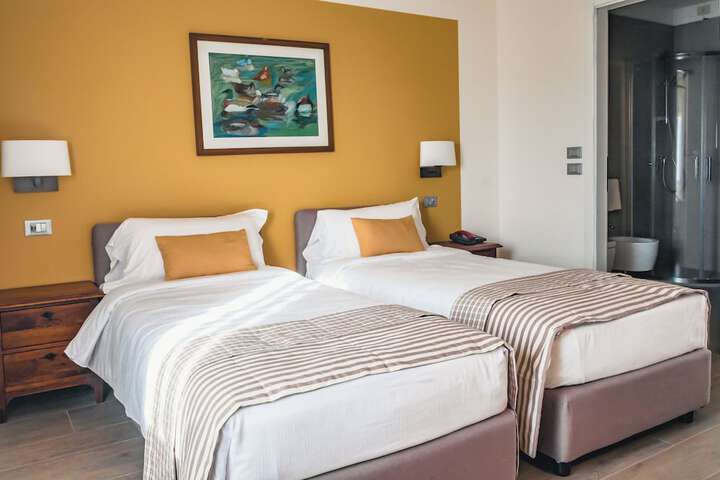 Room 9 of 37