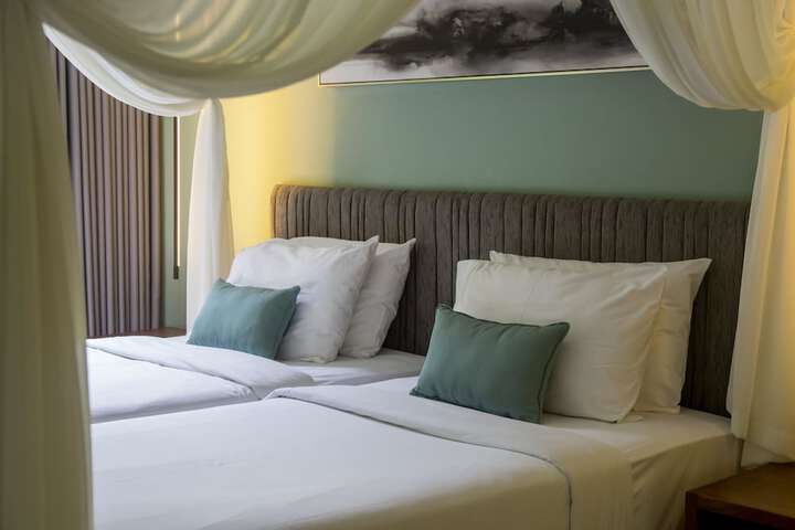 Room 28 of 141