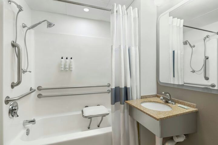 Room 14 of 25