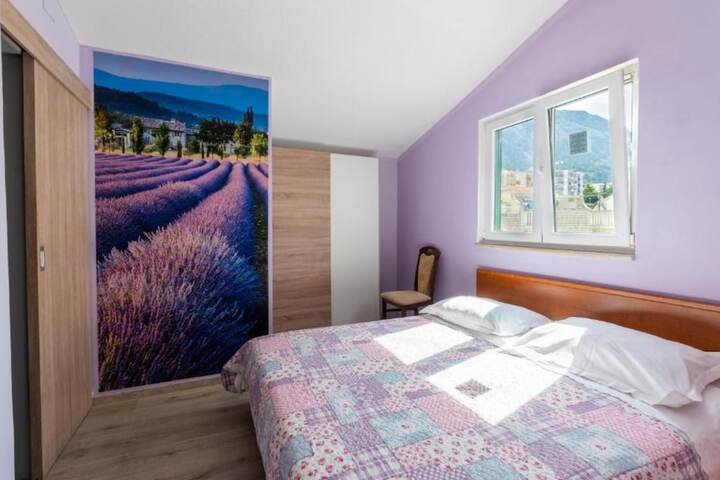 Room 4 of 44
