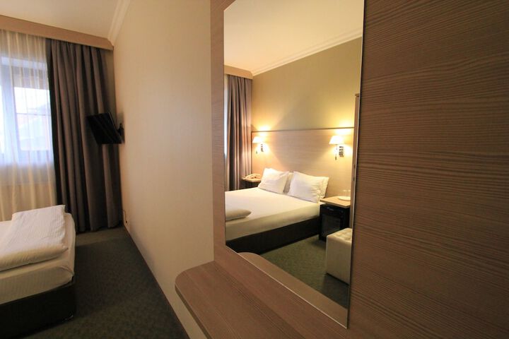 Room 14 of 42