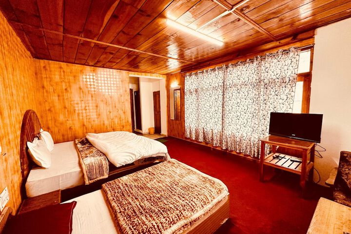 Room 13 of 18