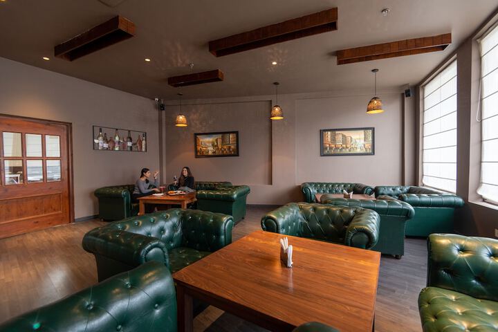Lounge 78 of 94