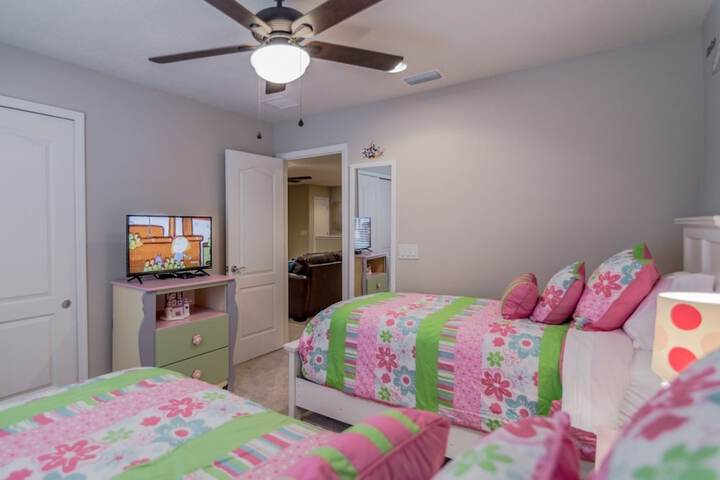 Room 7 of 28