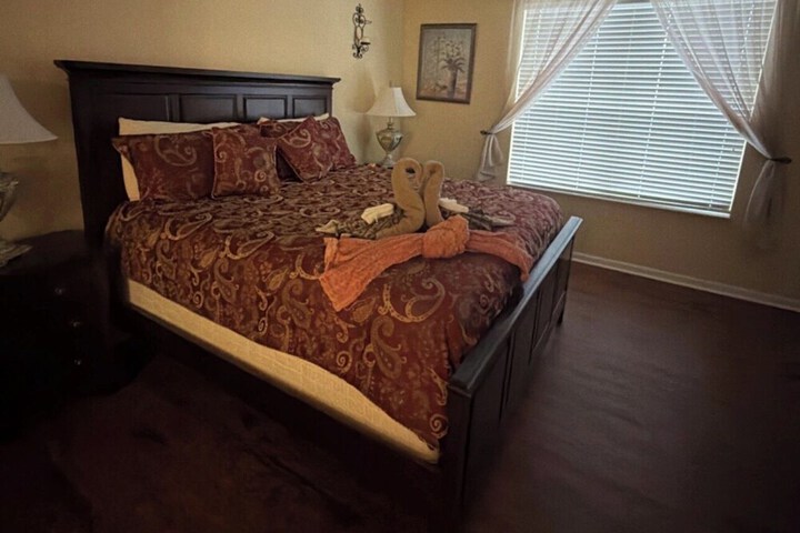 Room 27 of 168