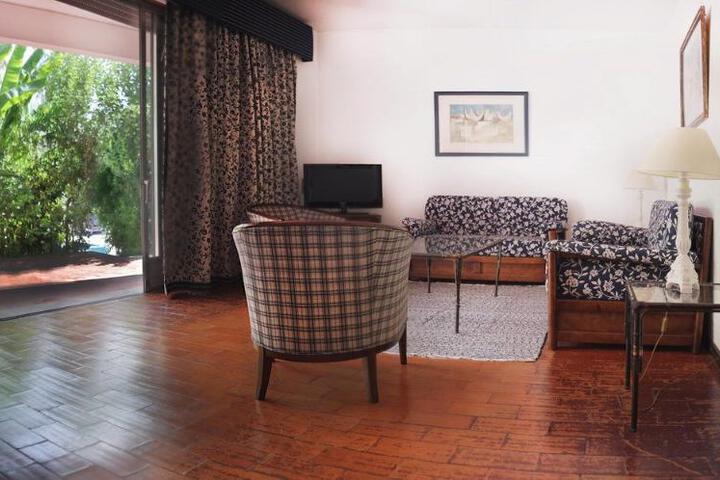 Room 6 of 9