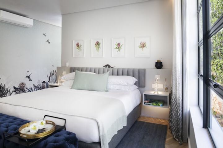 Room 28 of 76