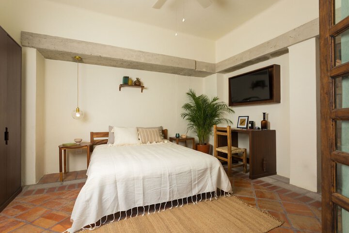 Room 6 of 115