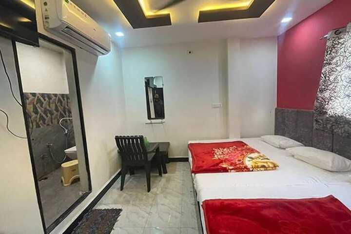 Room 10 of 19