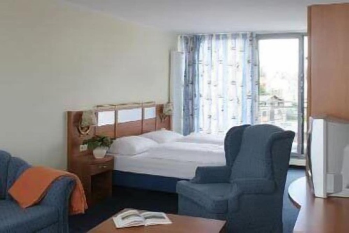 Room 21 of 37