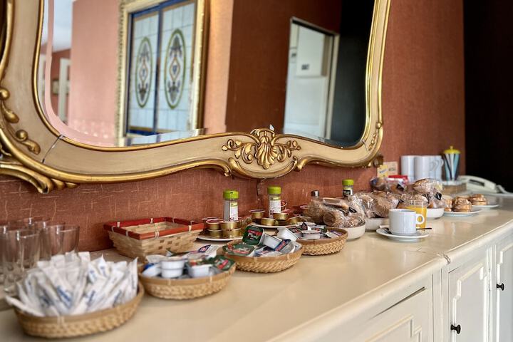 Breakfast/Coffee Service 27 of 37