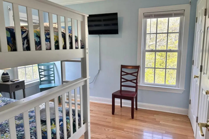 Room 13 of 27