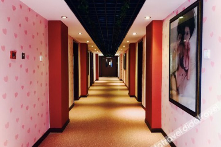Yantai lovers Theme Hotel