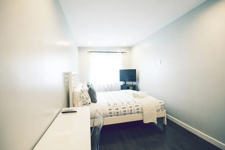 Room 6 of 14