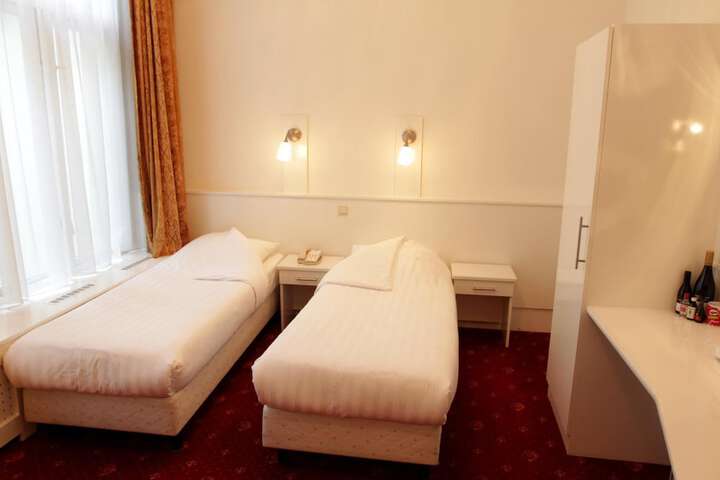 Room 9 of 60