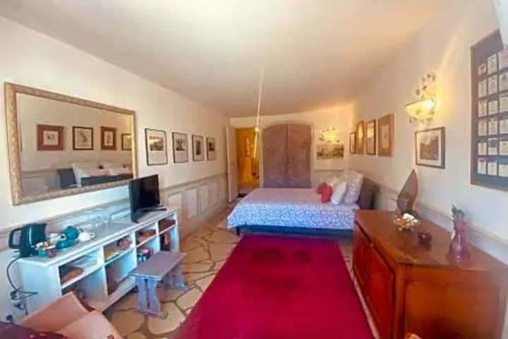 Room 5 of 15