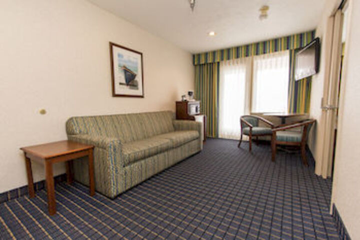 Room 16 of 33