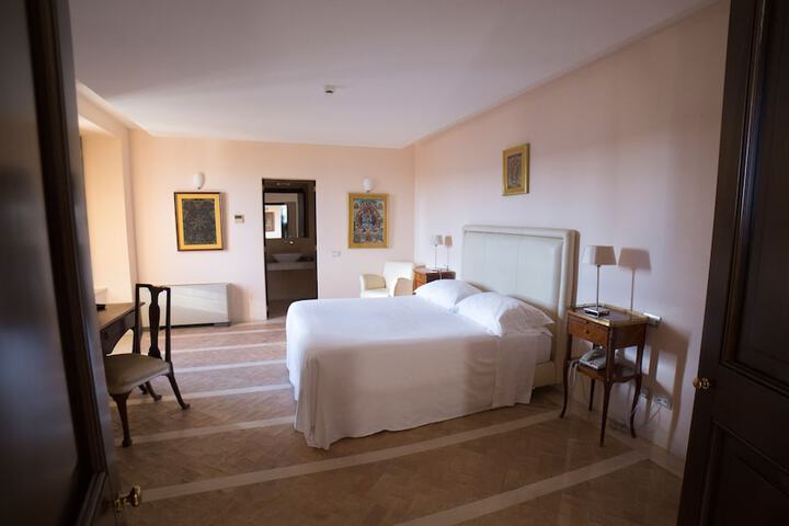Room 5 of 47