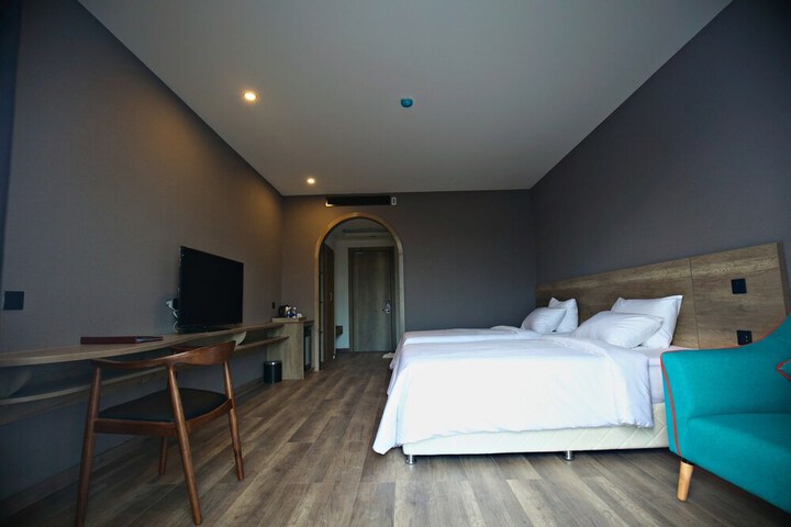 Room 8 of 38