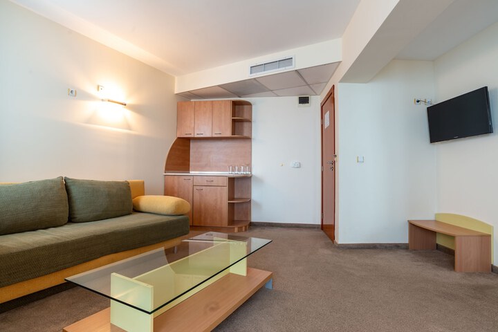 Room 40 of 85