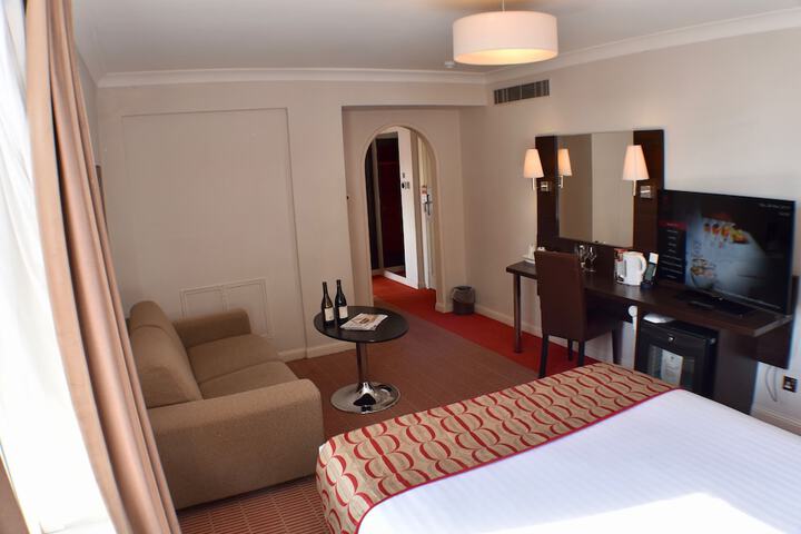 Room 25 of 40