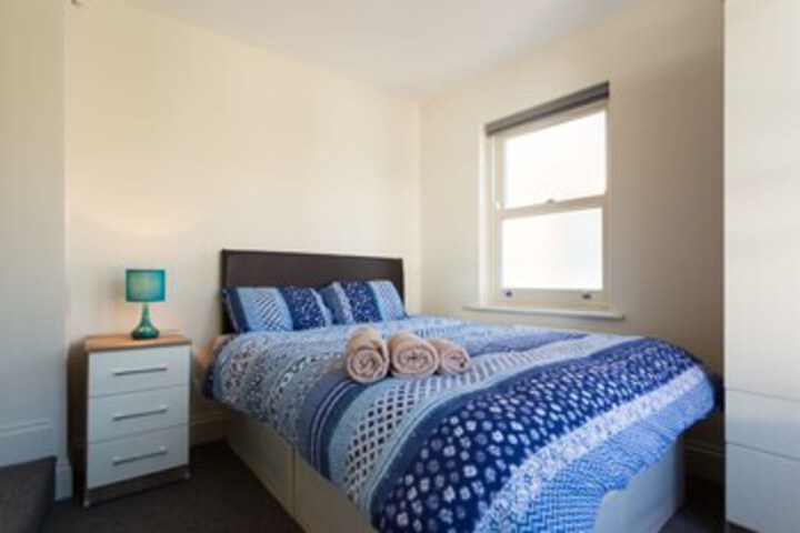 Room 4 of 13