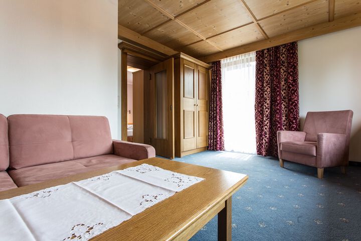 Room 3 of 37