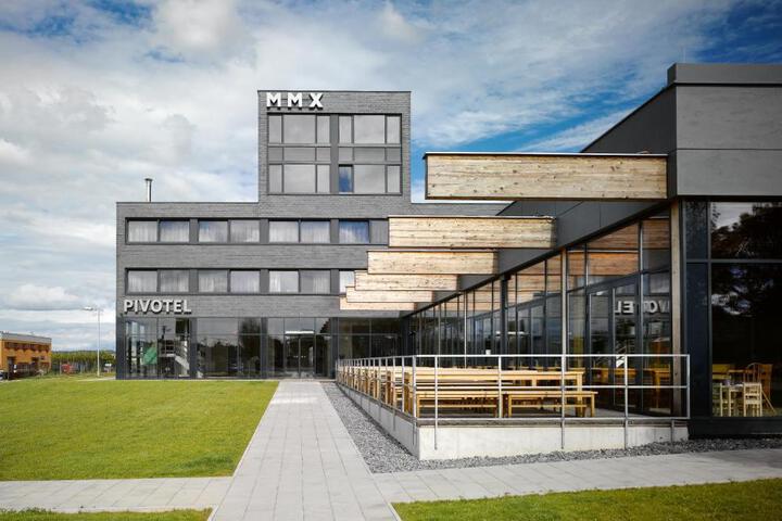 Pivotel MMX