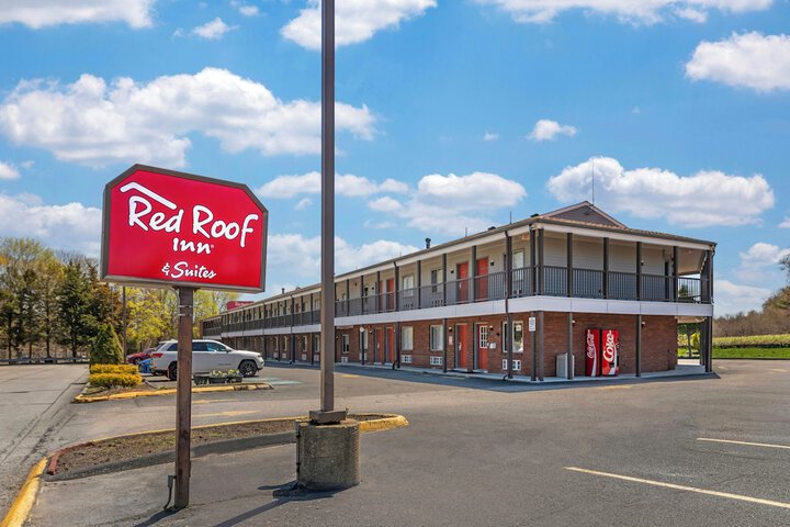 Photo of Red Roof Inn & Suites Swansea