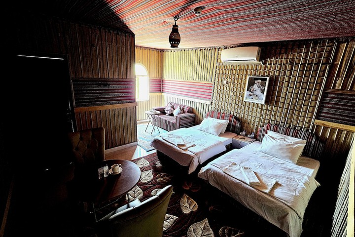 Room 7 of 72