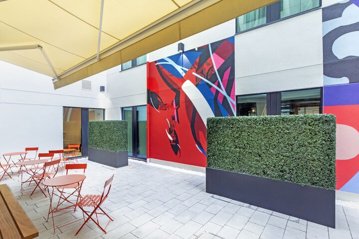 Hotel Exterior 96 of 112