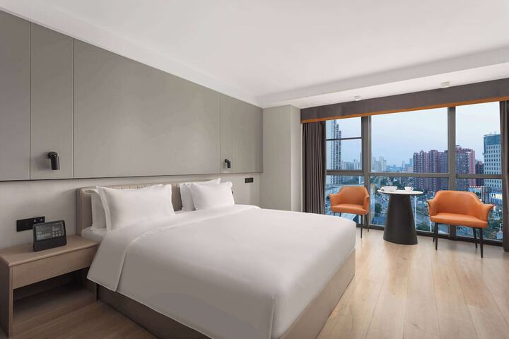 Room 10 of 18