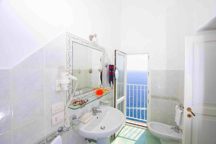Room 14 of 21