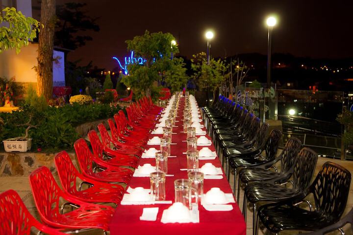 Dining 40 of 47