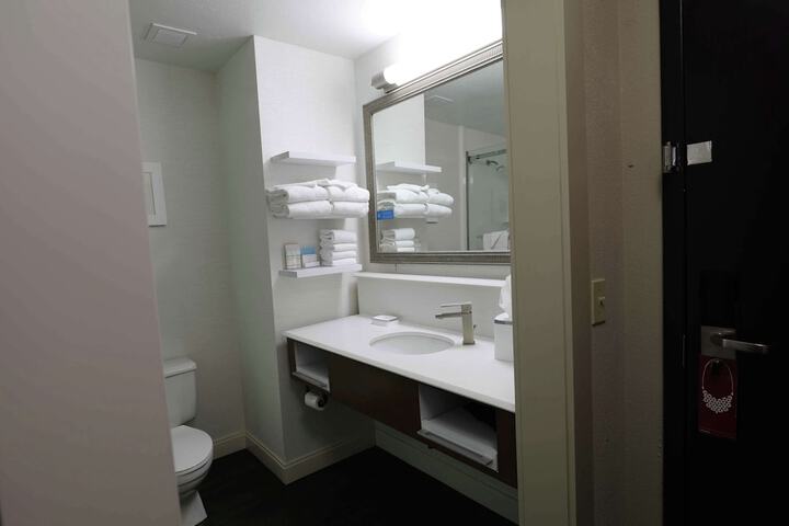 Room 42 of 105