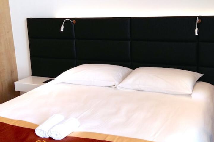 Room 17 of 43
