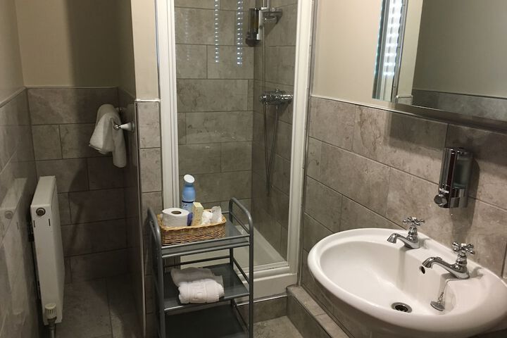 Room 27 of 46