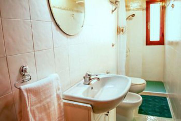 Room 3 of 41