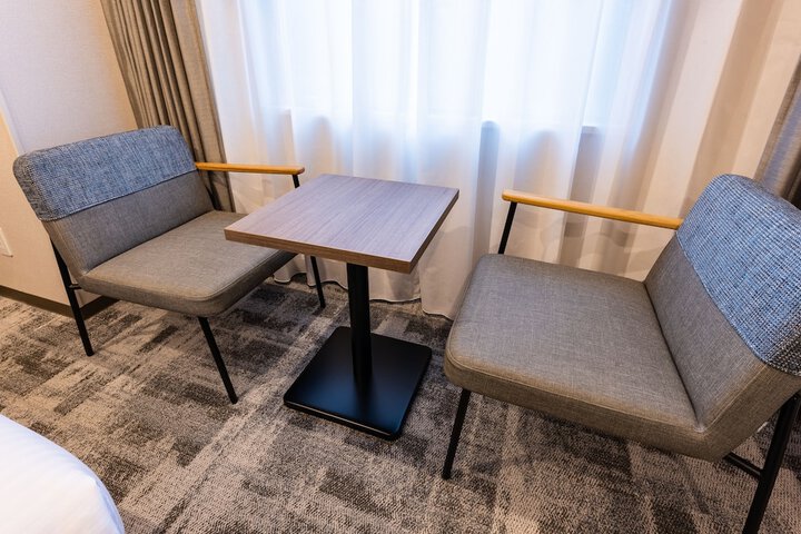Room 4 of 40