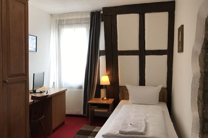 Room 12 of 31