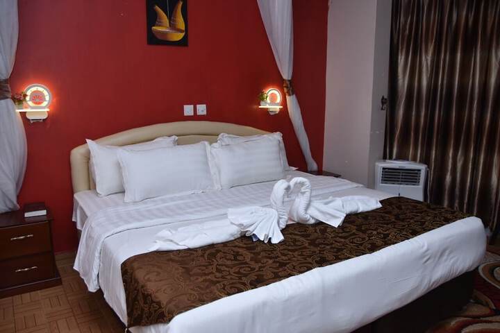 Room 12 of 96