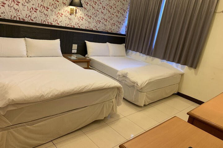 Room 7 of 14