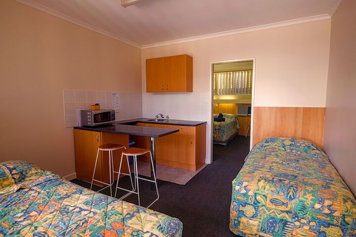 Room 6 of 17