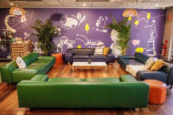 Lounge 9 of 39