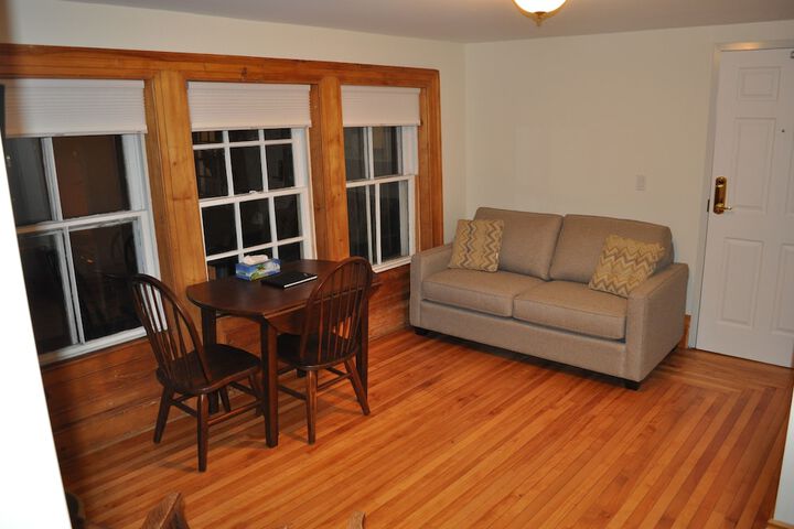 Room 4 of 118